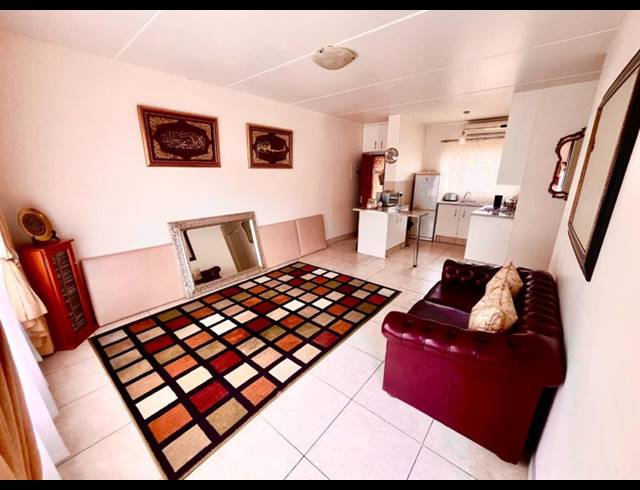 2 BEDROOM TOWNHOUSE FOR SALE IN MEREDALE